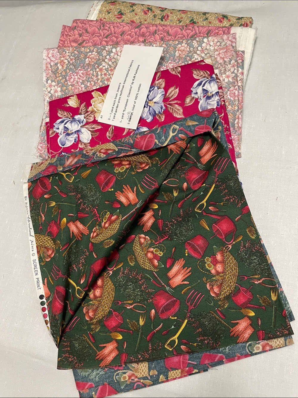 4–5 LB MIXED FABRIC CHRISTMAS BUNDLE • USABLE PIECES • CRAFT & SEWING